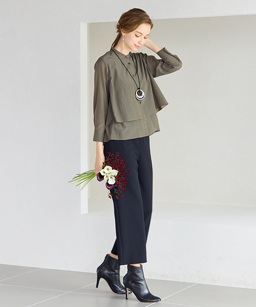 “Find Your Size” -探していたのは、こんな服- 小柄さんに似合う上品でバランスの良いSサイズ服、リリアンビューティエクラ。 Mサイズは一部店舗とオンラインショップにて販売。