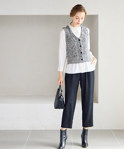 “Find Your Size” -探していたのは、こんな服- 小柄さんに似合う上品でバランスの良いSサイズ服、リリアンビューティエクラ。 Mサイズは一部店舗とオンラインショップにて販売。