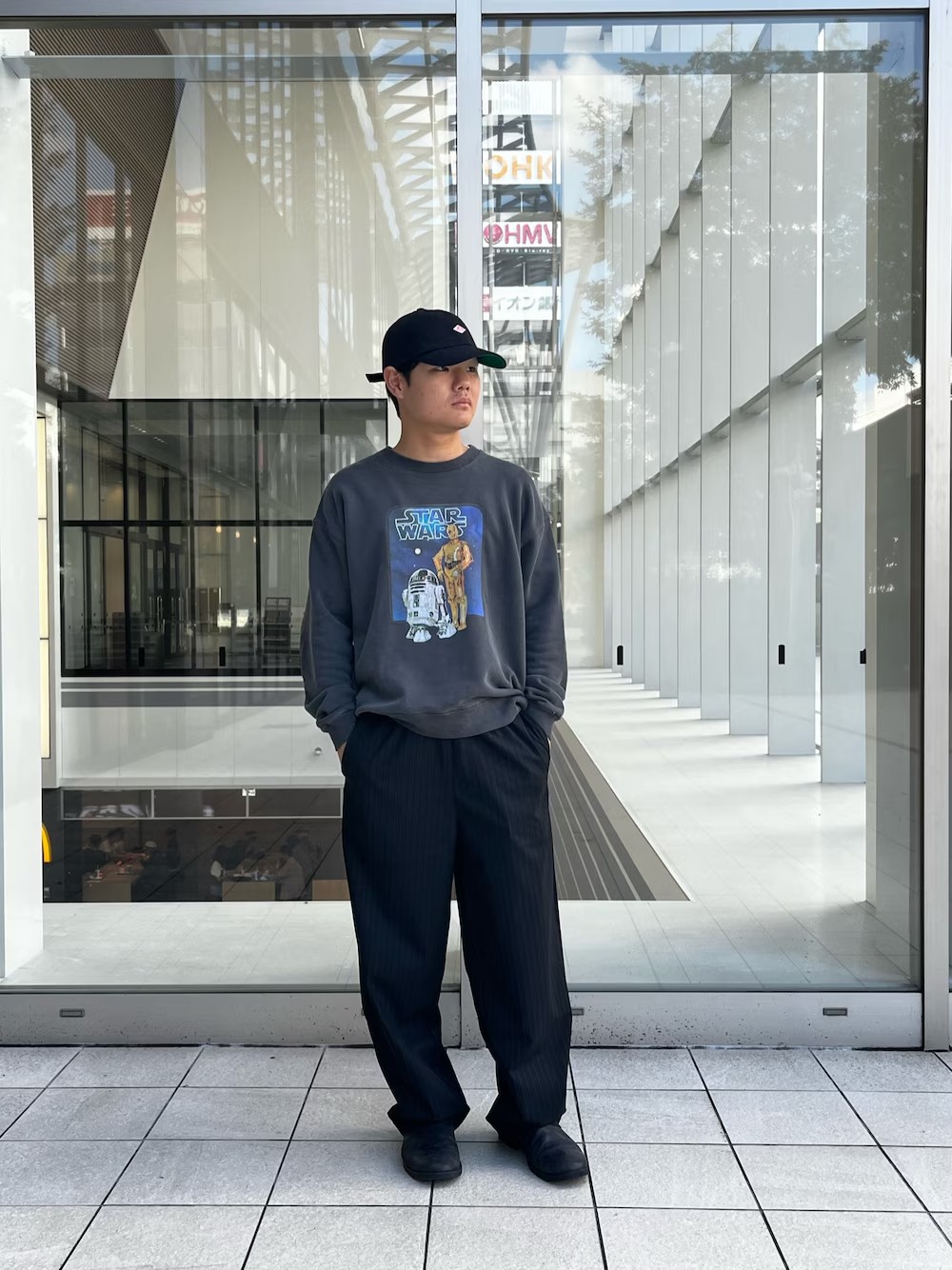 ご覧いただきありがとうございます！今回のテーマはノームコア！「究極のシンプル」を目指してスタイリングしました！

サイズ感もスタイリングも何事も程々が一番です