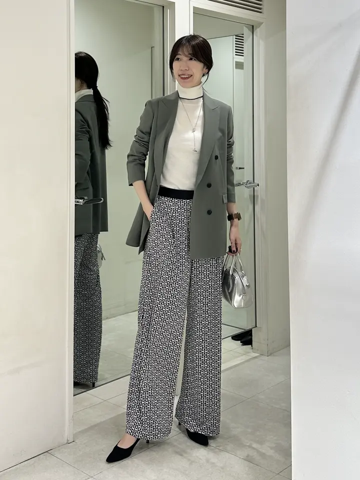 コーディネート身長 170cm

きちんと見えが叶うジャケットコーデ♩

シンプルな組み合わせには
柄アイテムが相性抜群ですよ◎！

【30th ANNIVERSARY】
パンツは30周年を記念した特別アイテム♩
ストレッチ性抜群で履きやすいアイテムになってます^_^



スタッフ着用サイズ
■ジャケット【4/Mサイズ相当】9号
■ニット【S/Mサイズ相当】
■パンツ【4/Mサイズ相当】9号