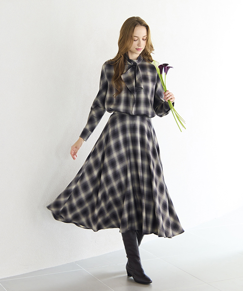 “Find Your Size” -探していたのは、こんな服- 小柄さんに似合う上品でバランスの良いSサイズ服、リリアンビューティエクラ。 Mサイズは一部店舗とオンラインショップにて販売。