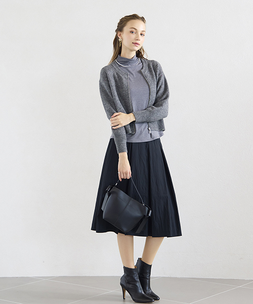 “Find Your Size” -探していたのは、こんな服- 小柄さんに似合う上品でバランスの良いSサイズ服、リリアンビューティエクラ。 Mサイズは一部店舗とオンラインショップにて販売。