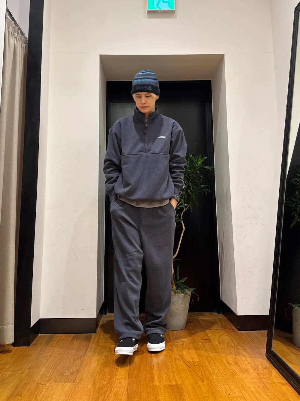 別注THOUSAND MILEをセットアップで着用。
裏毛で程よい保温力となっており着心地抜群です！
カジュアルに着こなししやすいアイテムです！