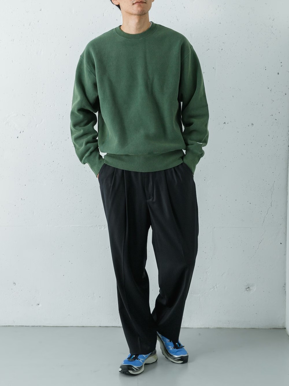 身幅にゆとりを持たせつつ、ウエストリブをやや強めに設定することで、ブラウジングして着用する、新感覚のシルエットを提案します。従来のChampionとは一味違う、今着たいスタイルを叶える一着です。