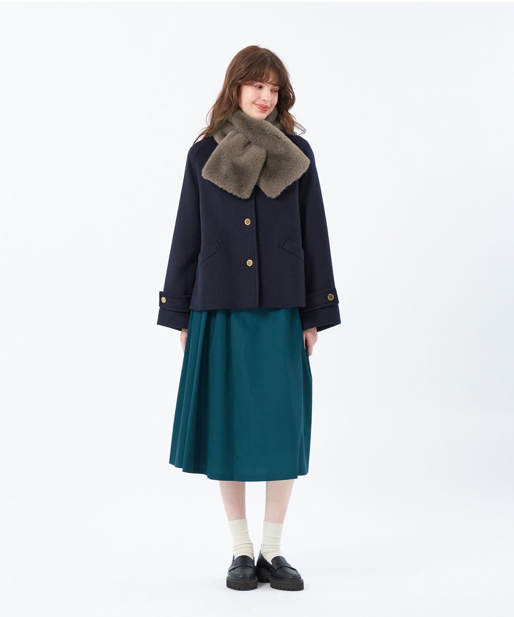 圧倒的な人気を誇る優しいAラインが魅力のWELBURY（ウェルベリー）シリーズ。ケープのような柔らかいフォルムとゆとりのある袖がアイコニックなコートです。
軽快な印象のショートレングスが2025年より仲間入り。