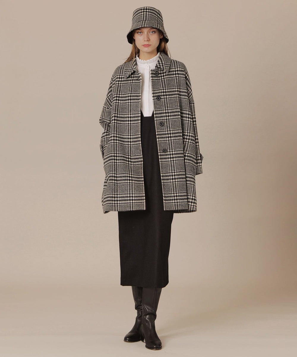 MACKINTOSH LONDONの定番モデル『ROSLEY/ロズリー』です。ステンカラーとドロップした肩、裾に向けて広がる優雅なシルエットはインナーやボトムを選ばず、どなたが着てもサマになるコートです。総裏地付きです。