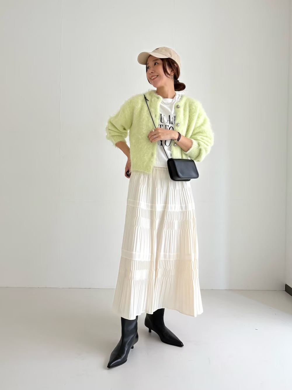 ・カーディガン
ボリュームがでるかな？と思ったのですが、
丈がコンパクトなので、
バランスよく着れます。