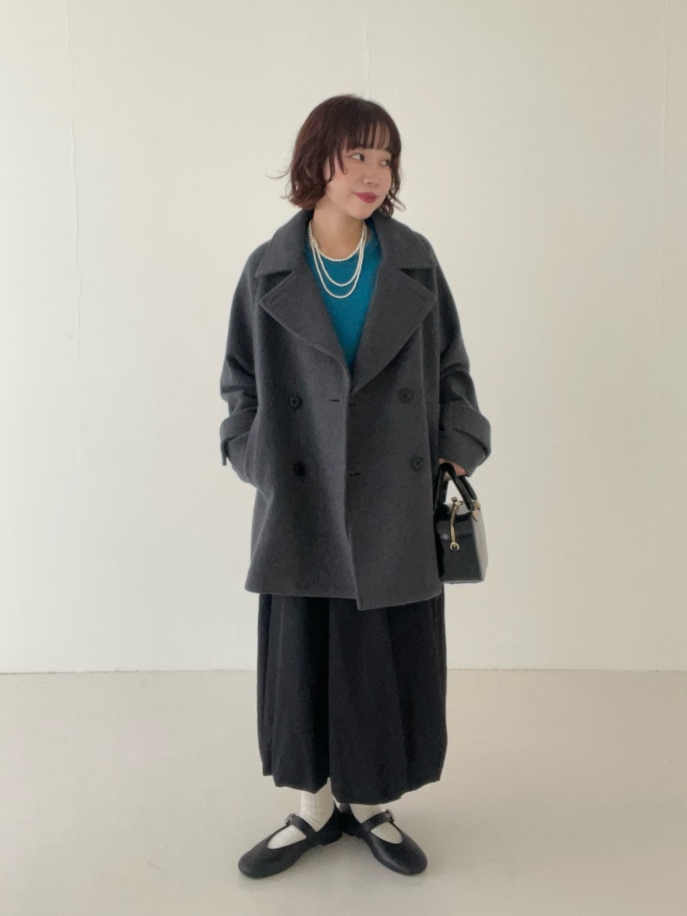 ◯アウター
毎年人気のPコート
今年は裏地にキュプラを使用しているので着脱がしやすくなっています◎
ゆとりのあるサイズ感なので、厚手のニットやスウェットの上にも羽織りやすく、なんといっても軽いです！