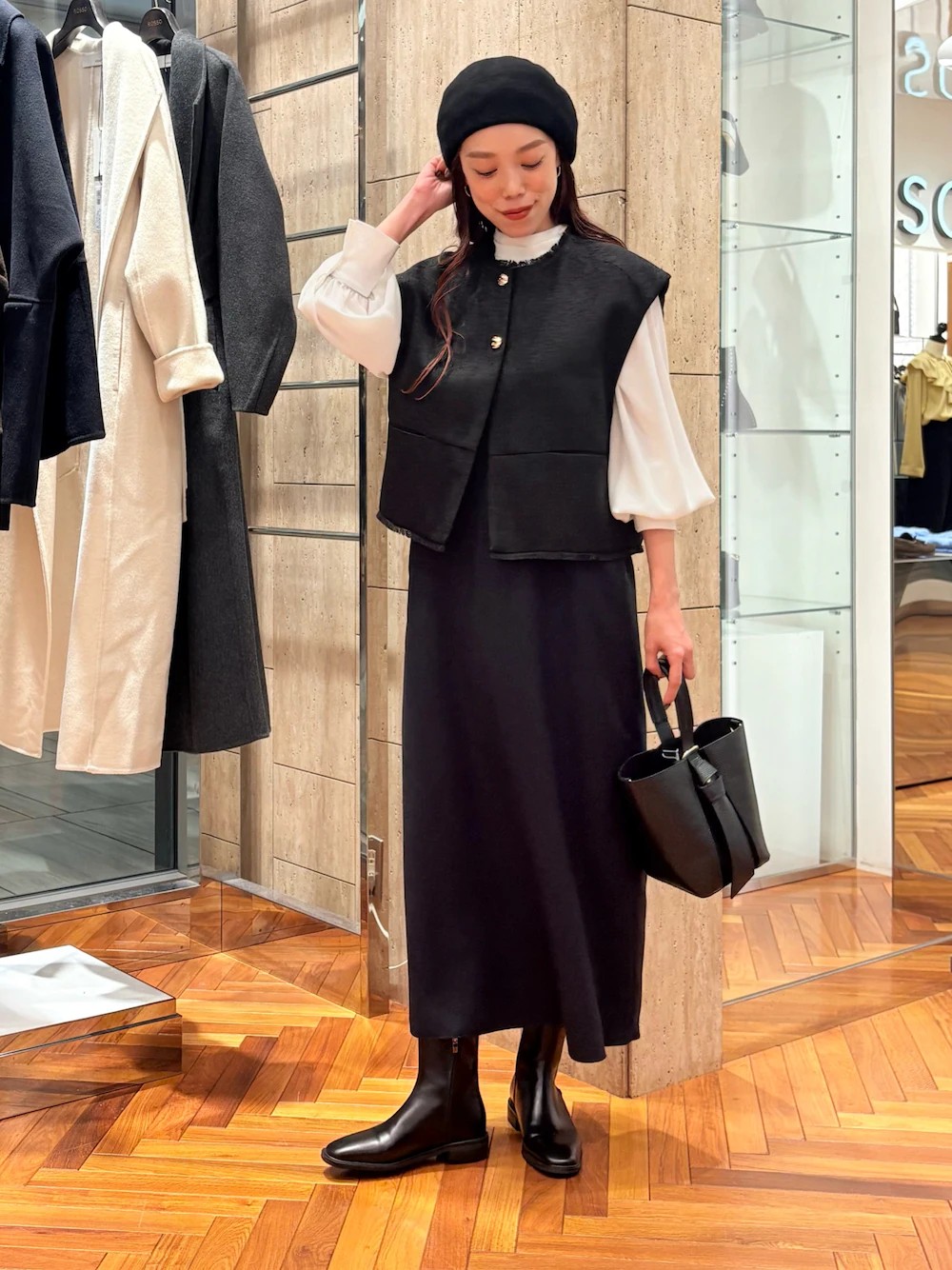 ウーステッドシリーズの中から
キャミワンピースをご紹介。

形がとってもきれいで、
どんなコーデにもマッチする万能アイテム！
セレモニーシーンをイメージしたコーデです！
着回しパターンの候補に、
ぜひ参考にしてください★