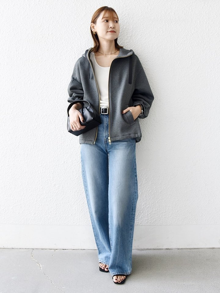 身長:164cm / 普段サイズ：38・MEDIUM / 体型：細身（骨格ウェーブ）
肩幅:なで肩・狭め / パーソナルカラー：イエベ春
Instagram：@nagashi_ships

【着用レビュー 】
着用アイテム：ブルゾン / 着用サイズ：ONE SIZE

■着丈：ヒップにかかる丈です。
■サイズ感：全体的にゆったりとしています。
■袖丈：手の甲が隠れる丈です。
■素材感：ストレッチ性のあるダンボール素材です。
■着心地：ゆったりとリラックス感のある着心地です。軽くて気軽に羽織りやすい1枚です。

着用アイテム：デニム / 着用サイズ：M

■ウエスト：ゆとりがありました。
■ヒップ：ヒップラインは気になりませんでした。
■レングス：かかと下くらいまでの丈です。
■着心地：伸縮性があり穿きやすいです。シルエットがきれいなので、穿くだけで美脚に◎