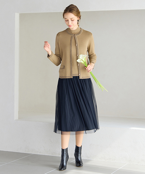 “Find Your Size” -探していたのは、こんな服- 小柄さんに似合う上品でバランスの良いSサイズ服、リリアンビューティエクラ。 Mサイズは一部店舗とオンラインショップにて販売。