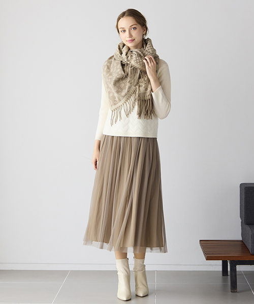 “Find Your Size” -探していたのは、こんな服- 小柄さんに似合う上品でバランスの良いSサイズ服、リリアンビューティエクラ。 Mサイズは一部店舗とオンラインショップにて販売。