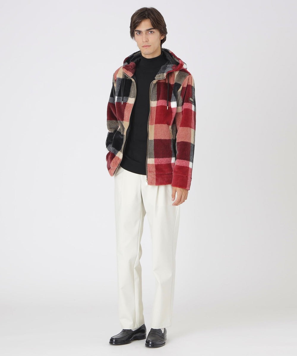 全面にアイコニックなクレストブリッジチェック柄をあしらったブランド設立10周年記念プレミアムパーカー。素材にはラビットファーのような毛足の長さと繊細なタッチが魅力のエコファーを使用。上品なツヤ感とボリュームのあるシルエットが特徴で、着るだけで高級感を演出できます。