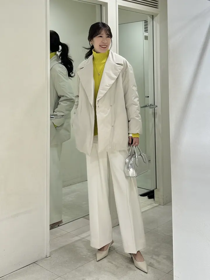 コーディネート身長 170cm

冬に欠かせないダウンコート♩

ミドル丈のPコートデザインで
すっきりとしたシルエットが叶います◎

インナーにはカラーの華やかなニットをプラス！
クリスマスや忘年会にもおすすめです♩


スタッフ着用サイズ
■コート【4/Mサイズ相当】9号
■ニット【S/Mサイズ相当】
■カットソー【S/Mサイズ相当】
■パンツ【4/Mサイズ相当】9号
※ウエストを調整して履いております