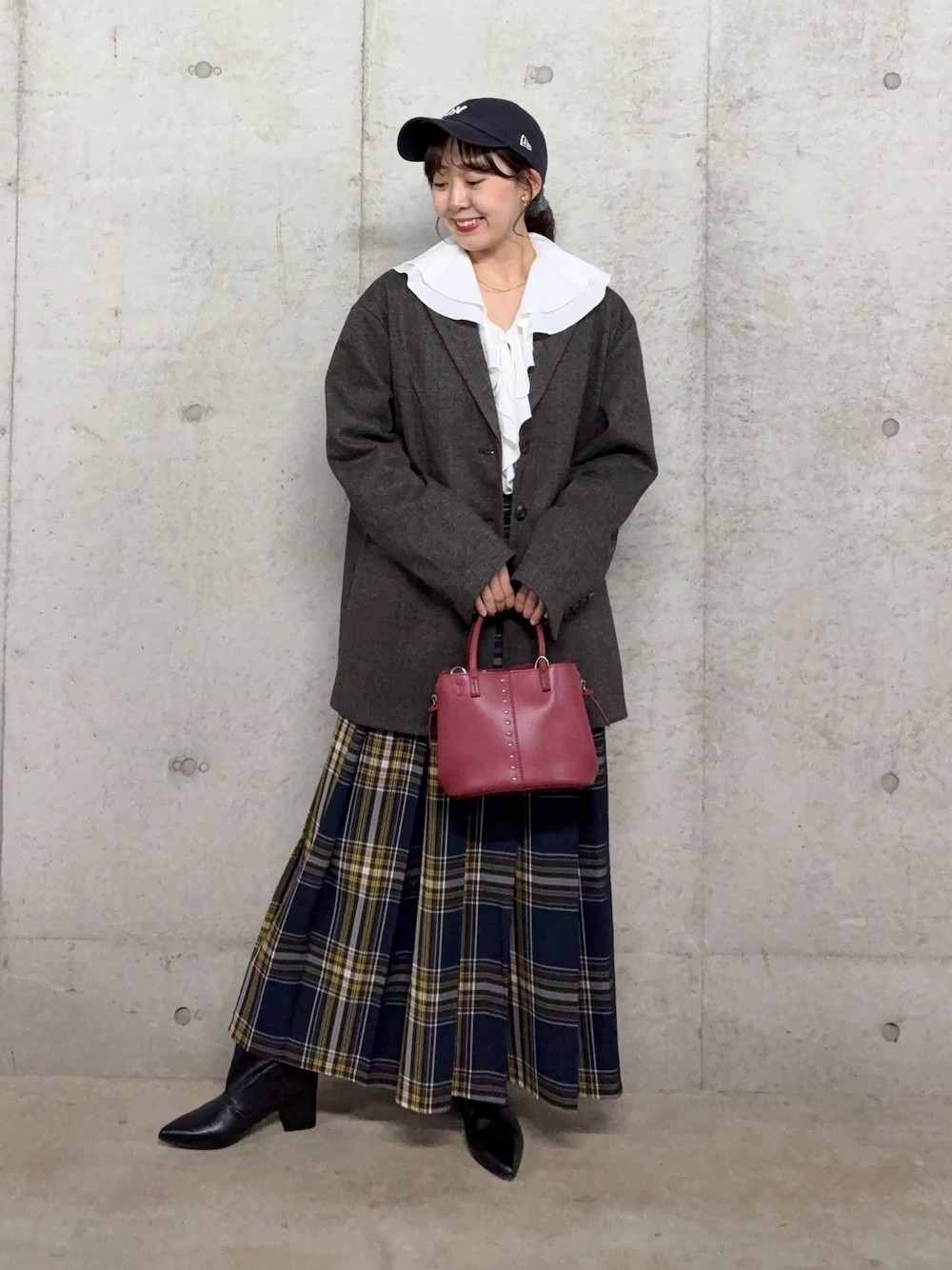 トラッドガーリーコーデ〇
ブラウスの大きなフリルはトレンドのジャケットスタイルと相性抜群です！

オンオフ問わず大活躍なジャケットはややオーバーサイズなのでこなれ感もばっちり♩
ぜひチェックしてくださいー！