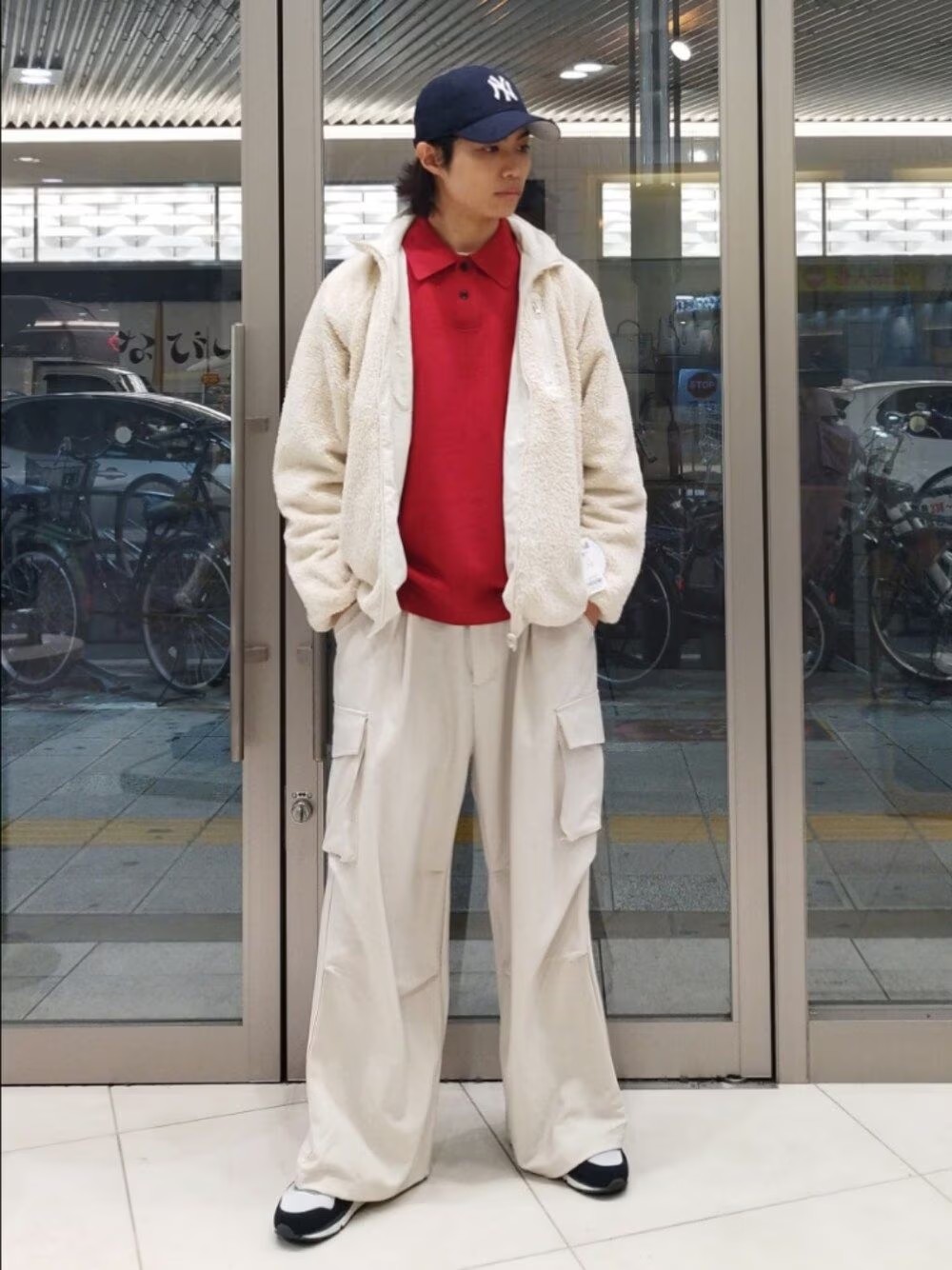 アウターはリバーシブル仕様になっていて気分や場面によって2通りの着こなしが楽しめます！
フリースだったら秋冬っぽく暖かみのある印象に、ナイロンだったらカジュアルな印象に！
しかもナイロンは撥水加工です〇
ぜひお得感のあるリバーシブルで色々なオシャレを楽しんでみてください♩