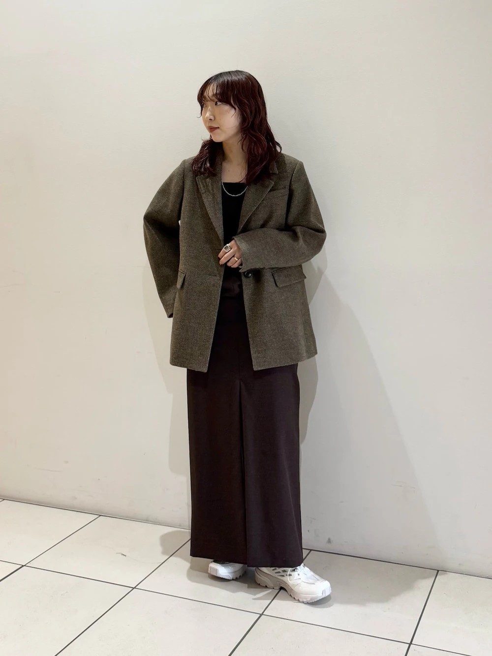 【アウター】
英国羊毛を使用した高品質なツイードジャケット。
ウール100%で程良く厚みがあるので、コート感覚で羽織って頂けるジャケットです。