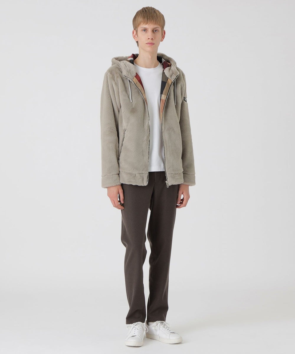 上品な光沢感と柔らかい肌触りが特徴のファーを使用したブランド設立10周年記念プレミアムシャギーパーカー。素材にはラビットファーのような毛足の長さと繊細なタッチが魅力のエコファーを使用。上品なツヤ感とボリュームのあるシルエットが特徴で、着るだけで高級感を演出できます。