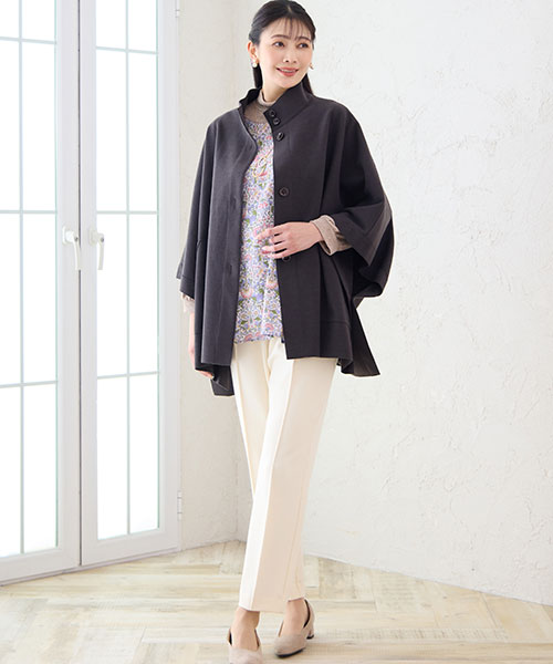 【大きいサイズ】ウィリアムモリスの「ロウデン」のカットソーにケープジャケットを合わせたお出かけスタイル！