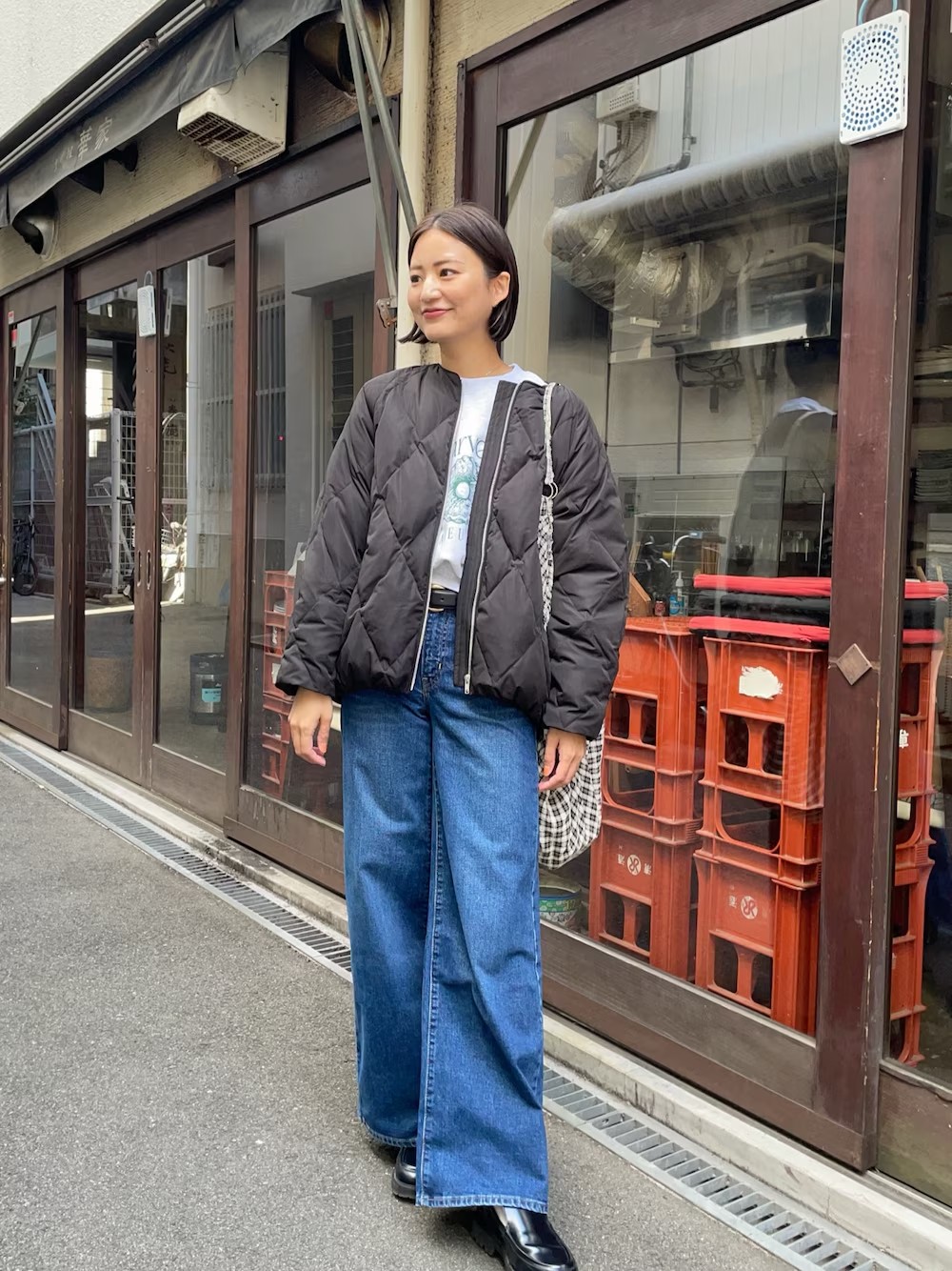 WEB限定でダウンの暖かさと軽やかな着心地を両立した、キルティングダウン。
ダイヤ柄のキルトステッチが特徴的な一着。ダウン特有のカジュアルさや着ぶくれ感が苦手な方にもおすすめです。