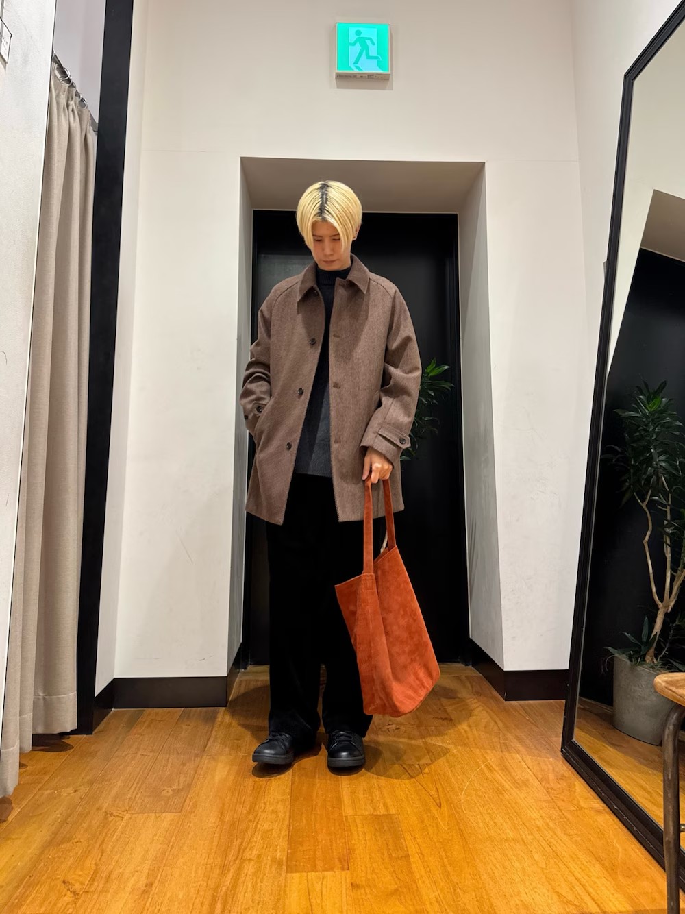 ・アウター
Mサイズを着用。
そこまでサイズは大きくは感じなかったです。
短丈という事もあり軽さがある印象。
そこまで身長が高くない人でも使いやすいアイテムです！