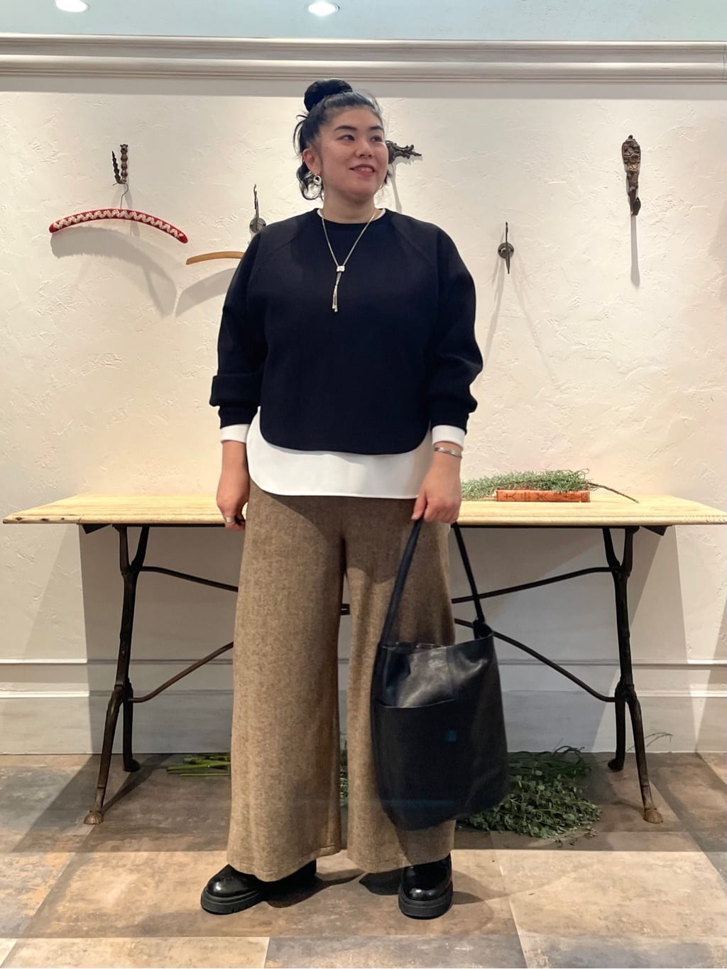 166cm ナチュラル イエベ秋

【tops】 着用サイズ : F
程よくゆったりとしたシルエットが抜け感のあるカットソー。
シワになりにくく、なめらかな肌触りがポイント。

洗濯　 : 手洗い可
伸縮性 : あり


【blouse】 着用サイズ : 1
一枚でも、重ね着でも、ジャケットやベストのインナーとしても活躍する万能ブラウスです。

洗濯　 : 手洗い可・乾燥機禁止
伸縮性 : あり
裏地　 : なし


【pants】 着用サイズ : 2
ウエストリブシリーズに、秋冬にぴったりの温かみのあるウール素材が登場。
身頃にはネップ（節）が混ざったツイード生地を使用しています。

洗濯　 : ドライクリーニング
裏地　 : あり