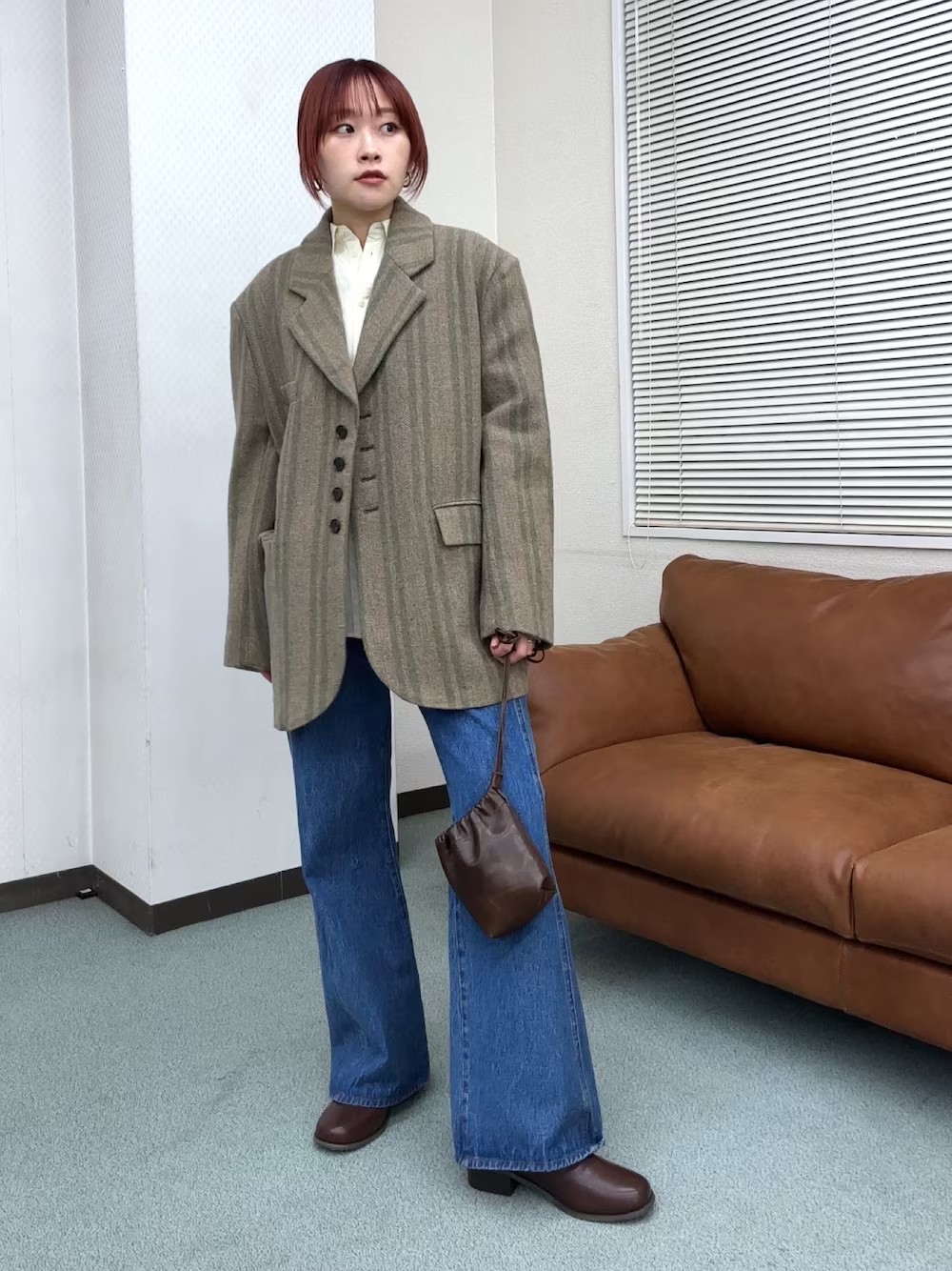 肩パッドが印象的な
クラシカルなジャケット！

デニムとカジュアルに合わせるのがおすすめ◎

目を惹くカラーリングなので
コーデを格上げしてくれます！