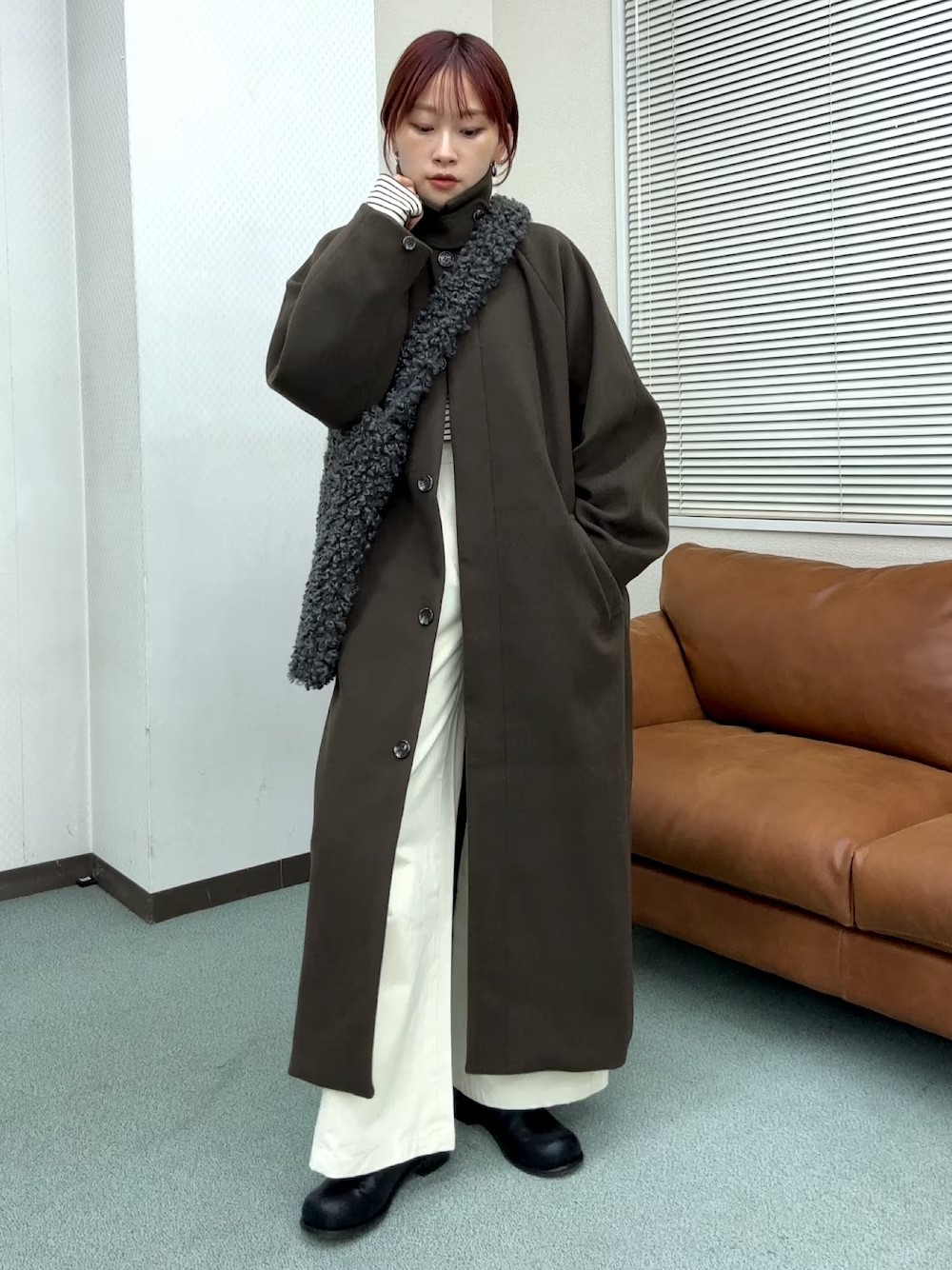 大人気のコクーンロングコート
38サイズでずるっと着るのが気分！

スタイル良く見えるように
1番上だけボタンを閉めるのがポイント◎