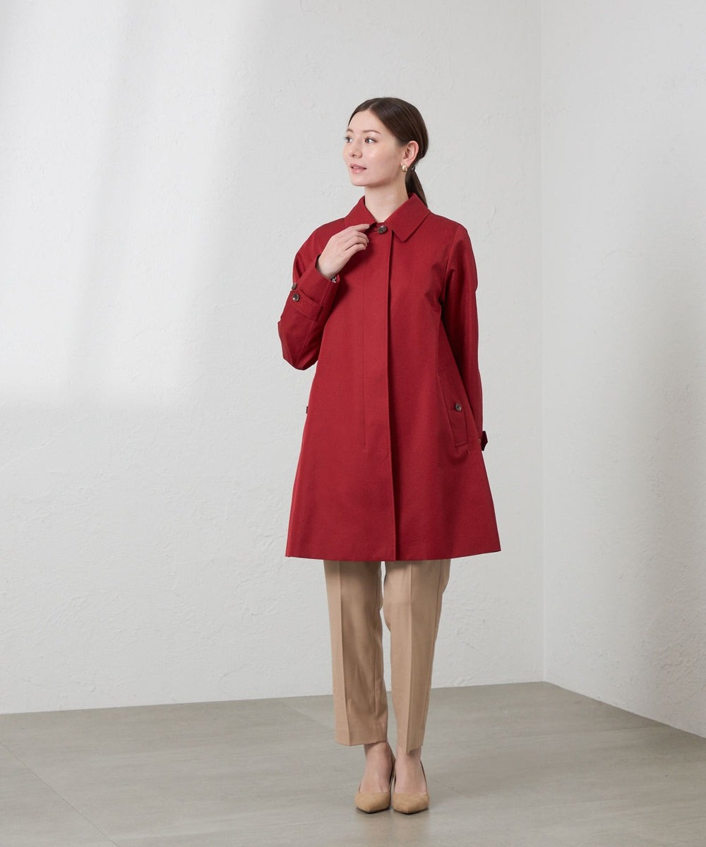 SANYO COATとのコラボレーション企画です。SANYO　COATの既存の形をリモデルしたデザインで、AMACAらしいテント型シルエットがポイントです。普通のジャケットだと100工程ほどですが、170もの工程を経て完成するコートです。