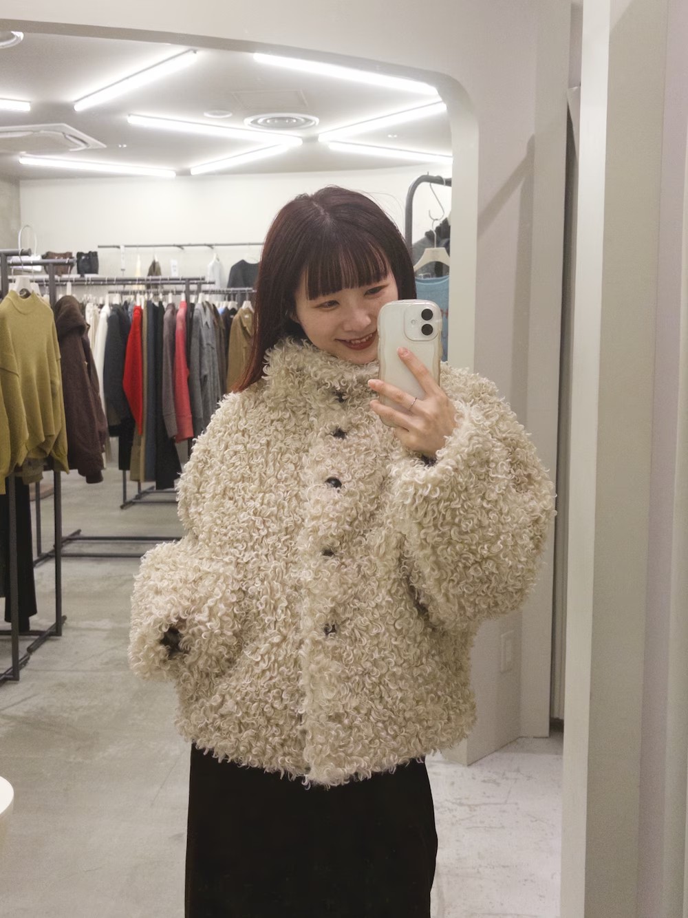 可愛い！に尽きるアウターです〇

袖幅が広いので中に厚手のニットを着込めるので冬もおすすめ。
首元も2wayで驚きのお買い得価格です、、、♩