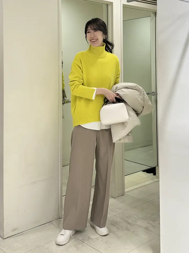 コーディネート身長 170cm

華やかに決まる冬コーデ♩

一枚で主役になるイエロー系ニットは
イベントが多くなるこれからの季節にぴったり！

ライトカーキ系のパンツと合わせて
柔らかい雰囲気にまとめてみました◎

しっかり防寒したい日は
ADSダウンがおすすめです^_^


スタッフ着用サイズ
■ニット【S/Mサイズ相当】
■カットソー【S/Mサイズ相当】
■パンツ【2/Sサイズ相当】7号