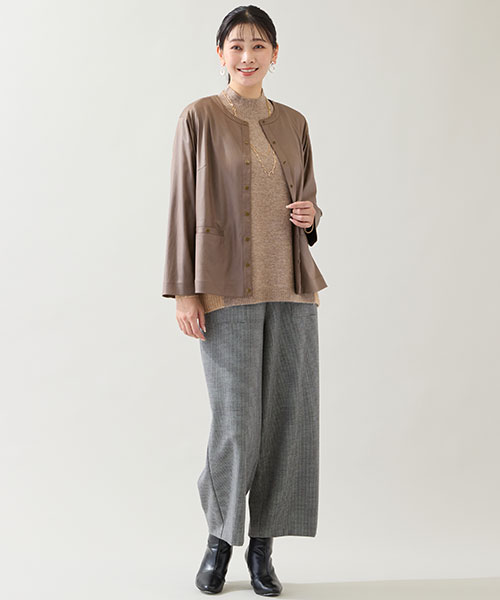 【大きいサイズ】ミルクティーカラーを使ったパンツスタイル。上品な甘さが漂い冬のお出かけにピッタリです。