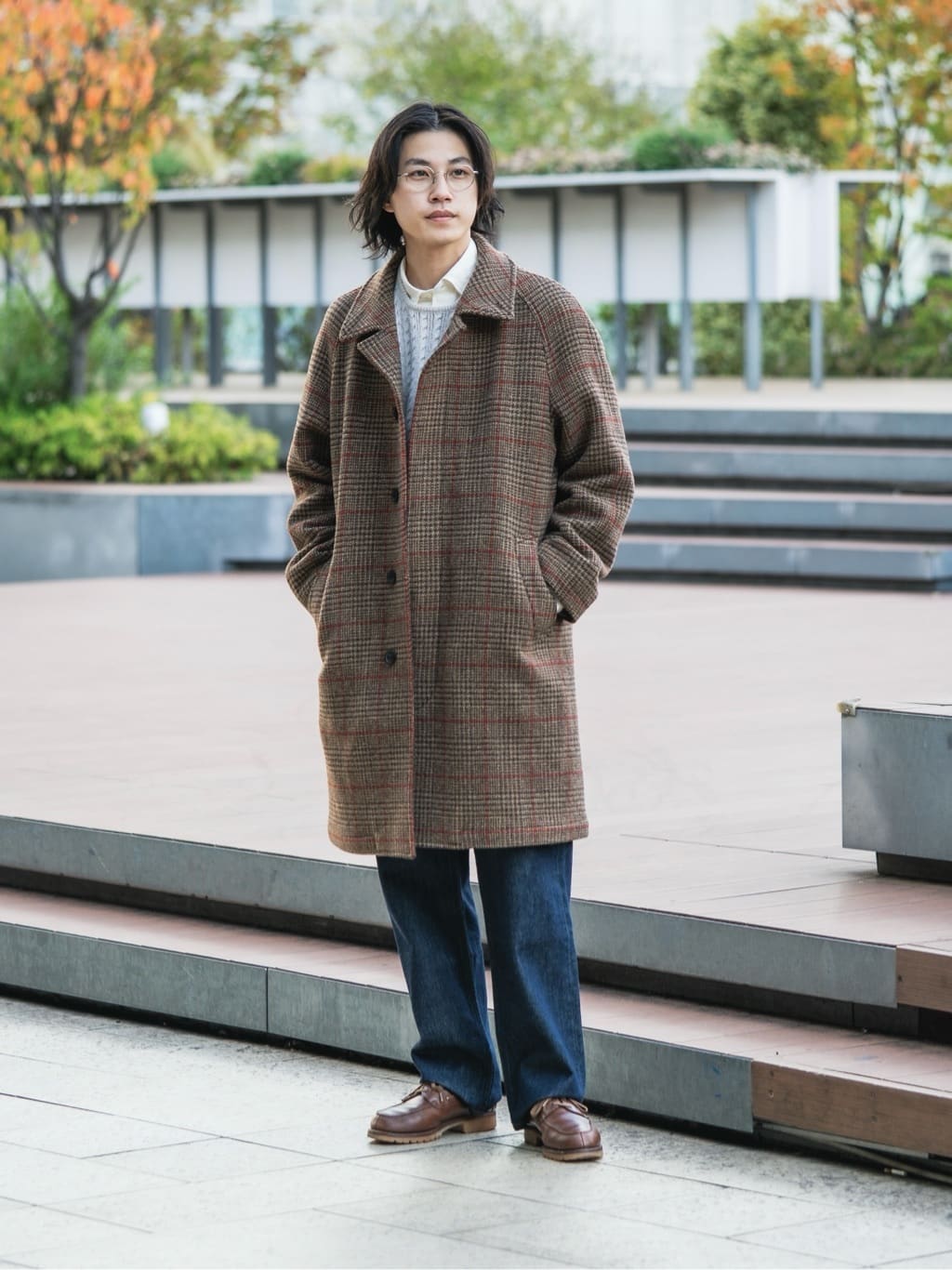 身長170㎝　〈TOMORROWLAND 〉

チェック柄を配した『BRITISH WOOL TWEED』を使用したコートはカントリーな雰囲気を出しつつもシルエットはAラインでモダンな印象も兼ね備えており、カジュアルからキレイめなスタイルまで、幅広く着用できます。

