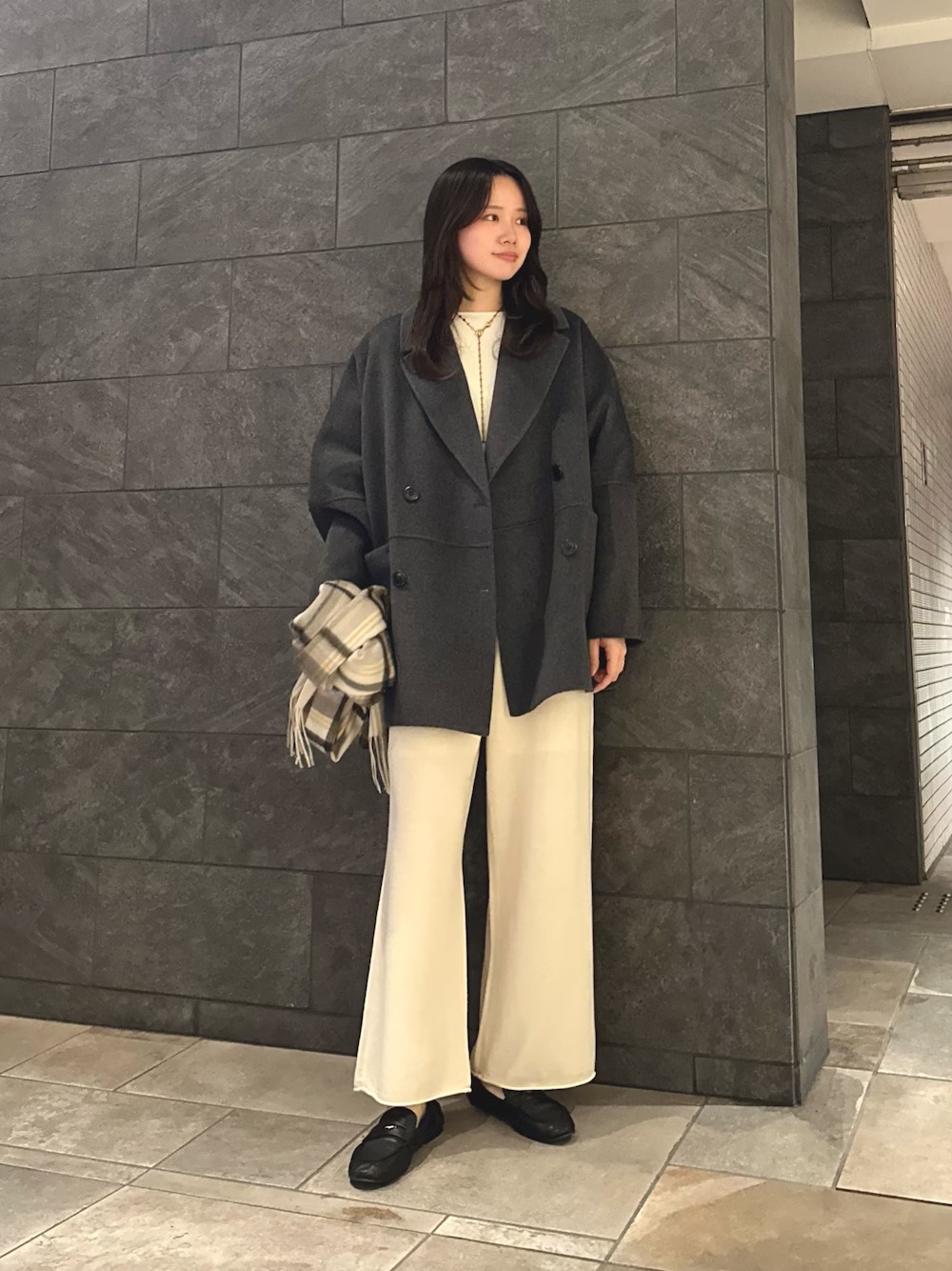 コート
リバー仕立てで柔らかくて軽い！
本格的に寒くなった時は厚いものも着込みやすいドルマンスリーブ◎
ゆったりとしたシルエットがお好きな方には特にオススメです♩


しっかりとしたウエストゴムで優しい肌触り◎
絶妙な太さがポイントです◎
ivoryは裏地付きです◎