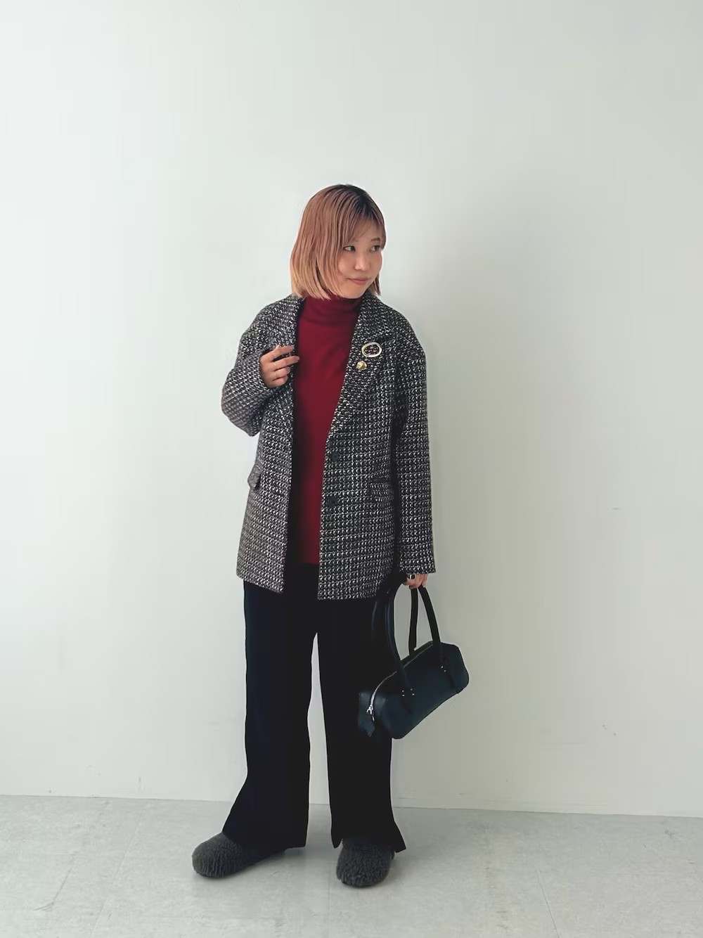 配色がかわいいジャコット。
ジャコットといいつつ、しっかり真冬着れるクオリティ！
2色で雰囲気が全然違いますが、私は落ち着いたブラウンをチョイス！
なかはボルドーで差し色をプラス◎
アクセ代わりにブローチプラスするのも
今年はおすすめです！