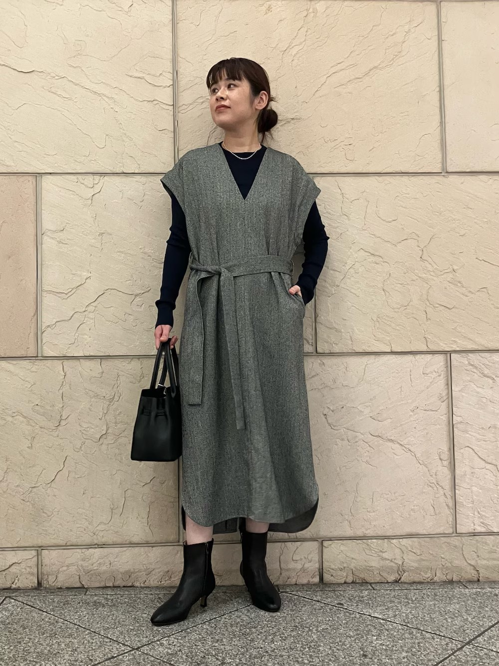 【ワンピース】
ベルトでブラウジングして着てもベルトなしで着てもこだわりのシルエットでおしゃれに着れる1着です◎
ブラウスやタートルニットを入れてお食事やフォーマルなシーンにもおすすめ！