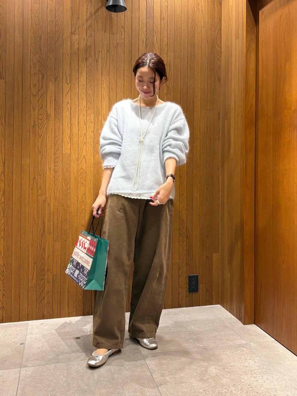 ・ニット
柔らかくて、軽くて、暖かいです！
首元の開きと透け感が女性らしくて◎
・パンツ
サイズ38でウエスト、着丈ぴったりです。
股上が深いため下腹あたりはゆとりがあるので
履いていてめちゃくちゃラクです！