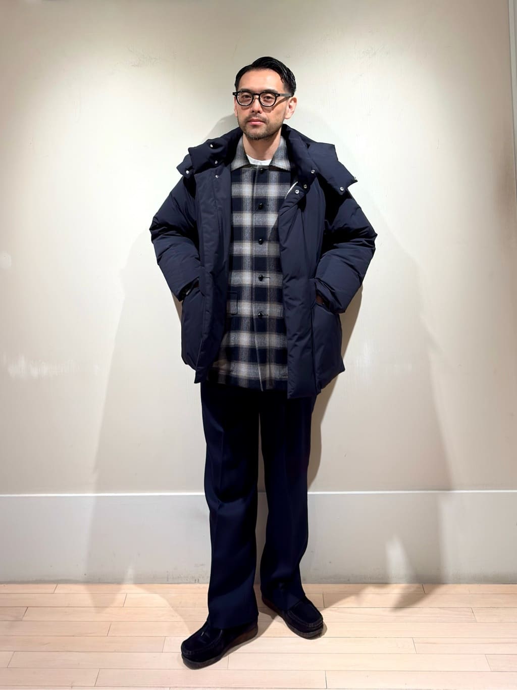 身長175㎝　全体はダークトーンでまとめながら、インナーのチェック柄でポイントを作りました。
キレイめな雰囲気かつ、ストリート感のある、リラックスしたイメージになるよう意識しました。