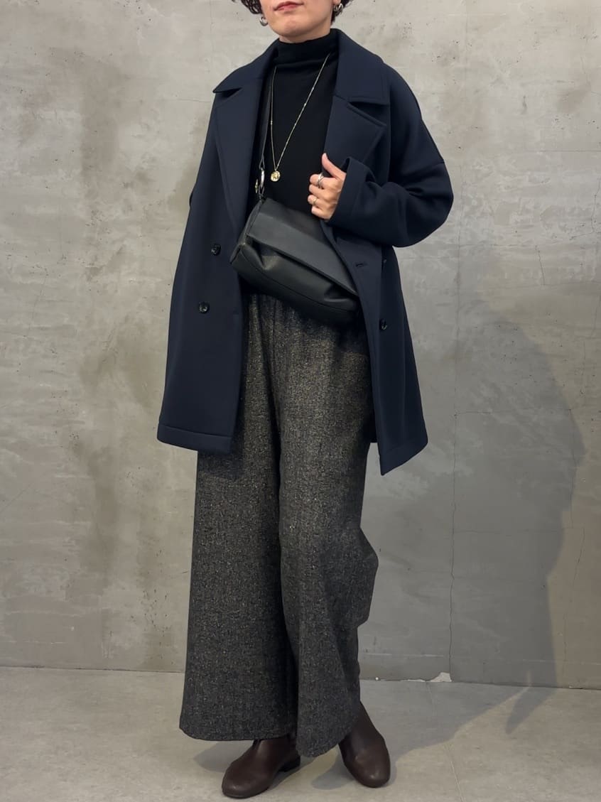 171cm ストレート イエベ秋

【ハイネックドルマンニット】
ドルマンスリーブで優しげな印象を備えたハイネックニット。
ハイゲージだか
ショート丈でスカートやワイドパンツと合わせると脚長な印象になります

【ウエストリブネップツイードパンツ】
黒が好きな私でも冬の黒コーデは重くならないように気をつけています。
だからこんなパンツを待っていました！
色が混じって
カラー表記はブラックなんですが
印象が和らげてくれます✨

ビアズリーの定番であるウエストリブパンツだから
全周ゴムで快適です！
太いゴムだから食い込まないので、
ゴムだからの不快感はまったくナシ！
ウエストリブが初めての方も
そうじゃない方も
オススメです✨

【ダンボールPコート】
ビッグシルエットのPコート。
袖もしっかり長さがあるから高身長の方におすすめです‼️
ダンボール素材の一枚仕立てで軽いから
ストレスもなく
また素材感がスッキリしているから、春先だけどまだ寒い💦って頃でも着れます⭕️

【レザーボディバッグ】ボディバックって容量が少なすぎても大きすぎても困るから、
実はちょうどいいバックを見つけるのは難しいと思うのです。
でも、このバック、500mlも化粧直しも入ってしまうから充分すぎる✨
布だとカジュアルになりすぎてしまうのですが、
レザーの上品さがお気に入りのこのバック。
ベルトをつけ変えるとバックが主役になるので、
変化を楽しみたい方にもピッタリです！