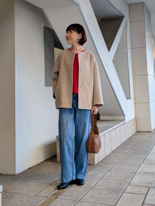 164cm ウェーブ イエベ秋

【コート】1サイズ着用
後ろから見た丸みあるフォルムが唯一無二なデザインです。
袖も身幅もゆったりしているので中にも着込めます。
ワンピースにはもちろん、スカートやワイドパンツなど様々なアイテムに合わせやすいデザインです。
ベージュは顔映りも良く、アラフィフ世代におすすめですよ。

【トップス】
柔らかく軽い着心地です。FOX混のウールなのでフワフワでとても暖か。
私は首周りが痩せてるのでＶネックは苦手なのですが、こちらは小さめな開き(特に横の開き)なので安心感ありました。
腰周りが隠れる着丈で、ボトムス問わずに合わせやすいデザインです。

【パンツ】1サイズ着用
柔らかい生地感に、股上深めなところがアラフィフ世代にも穿きやすくておすすめポイント。
内側の紐でウエストをしっかりホールドできるので、安心感もありますし腰周りスッキリ見えます。

【ブーツ】37サイズ着用
リアルバイしましたが、１日中立っていても初日から全く痛くなりませんでした！
軽くて革が柔らかいところが◎
ややゆったりめのサイズ感です。
私は通常24cmの靴で、37は踵が少し抜ける感じがしました。でも36は厚手靴下だとキツく感じました。
私は靴下を厚めにすれば大丈夫でした！