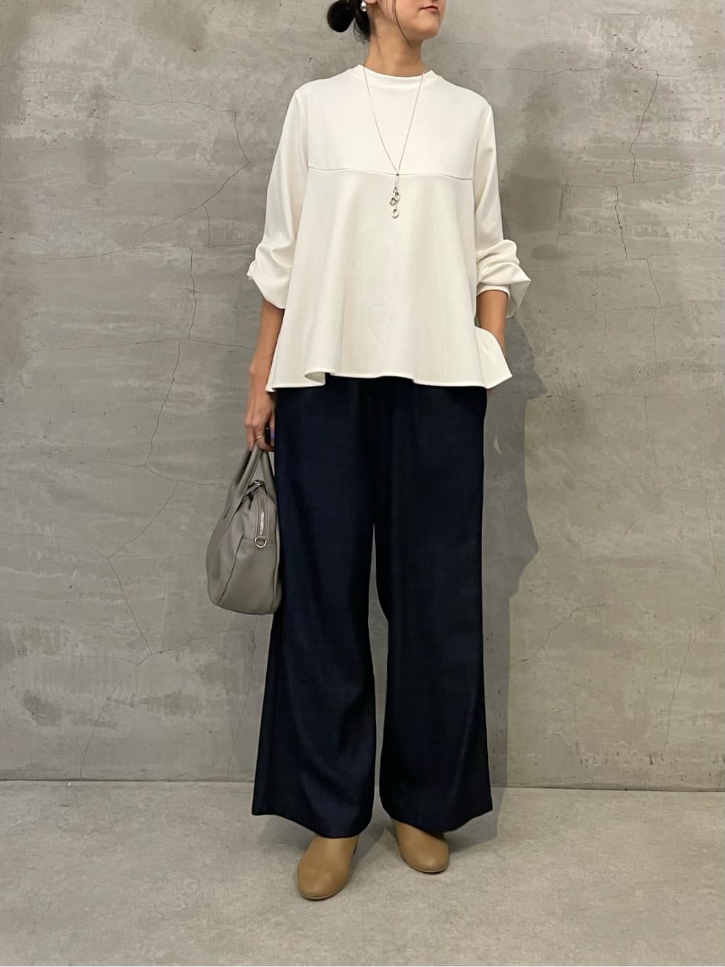 166cm ウェーブ イエベ秋
 
【カットソー】Fサイズ
このカットソー本当に着やすかったです！
胸のあたりに切り替えがあり、そこからフレアシルエットになっていて肩周りはすっきり見えるのに広がらず、おなか周りのシルエットを拾わない。
ほんのりハリ感ありの生地で伸縮性も抜群でした！
それでいて長すぎず、着丈のバランスが取りやすいのも◎
ついつい着ちゃう楽ちんトップスです。


マルチウエストリブパンツ:TMサイズ着用