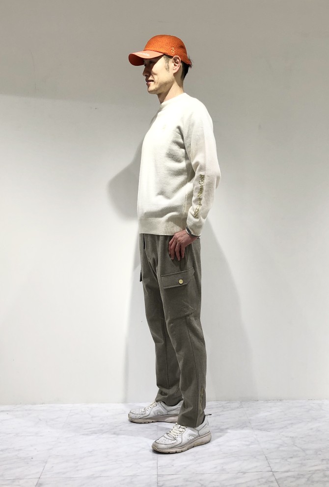 暖かいカシミヤ100％ニット。 高級感も併せ持つ、心地良いなめらかな肌触りはやみつき。