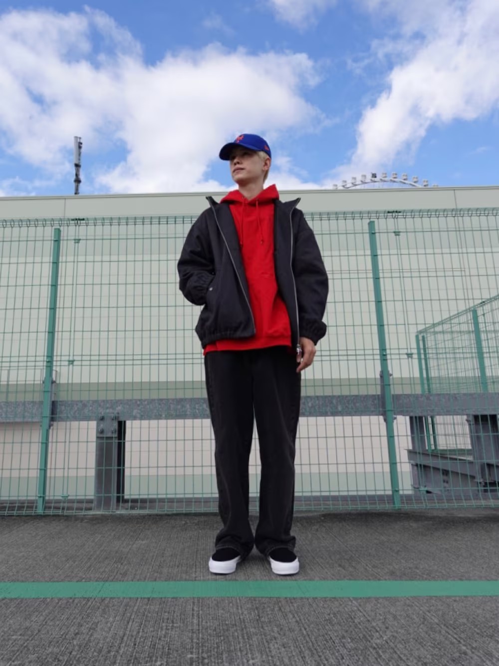 【アウター】
サイズ1を着用。
かなりゆったりとしたシルエットになってます。
厚手のインナーも着込みやすいアイテムです！