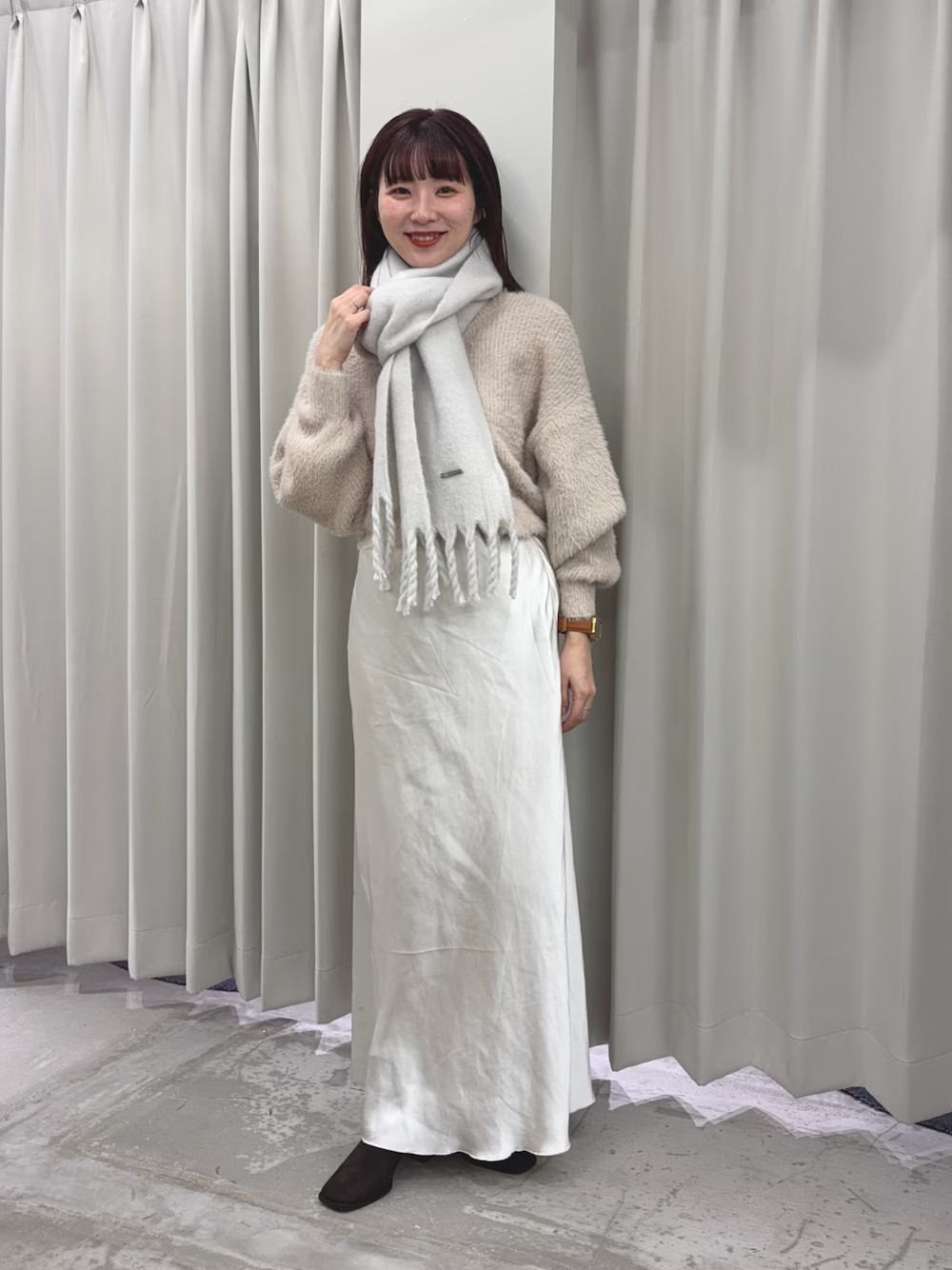 カーディガンはピンクベージュ系で
程よい甘さがあるお色です♡

明るいお色は分かりづらいですが
全体にラメがついています〇
ちくちくせず着心地もふわふわ♩