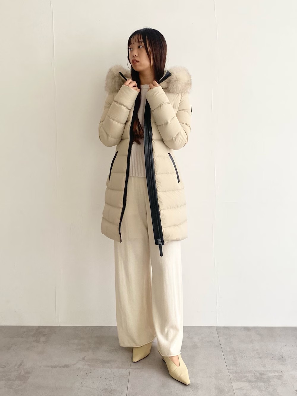 MACKAGEのダウン！
全体的にかなりコンパクト
風通しせずとにかく暖かいです。
ウエストの曲線が美しく着るだけでスタイルアップします！うれしい！
暖かく過ごしたいけどスポーティにはなりたくない
大人の女性にぴったりです。

細身ですがストレッチ性◎なので動きやすさ◎