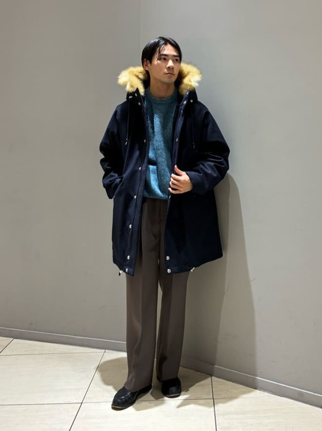 身長173㎝　透湿防水の機能性素材を使用したミリタリーダウンジャケット『RAINTEC SKYE PARKA DOWN』。
モッズパーカの様なミリタリーのデザインとスッキリとしたシルエットが特徴です。
ホワイトダッグダウンを使用し防寒性に優れ、機能性とデザイン性を兼ね備えた一着です。