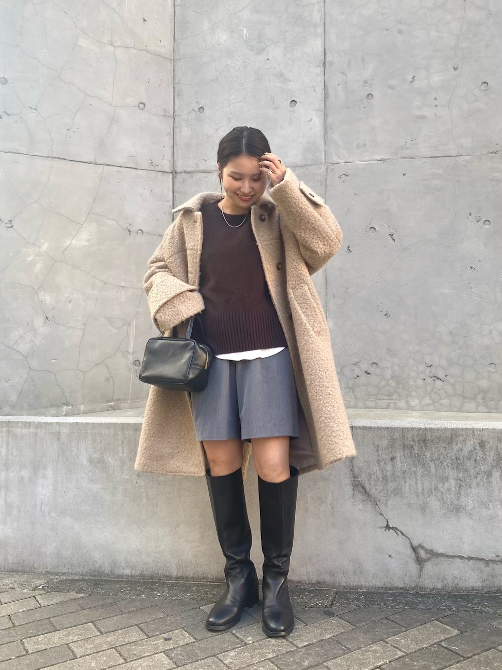 アウターは低身長にも嬉しいミドル丈。
バランスがとりやすいです^_^

ニットは6色展開！ブラウンは袖がバイカラーになっていてシンプルでありつつさりげないポイントが可愛いです^_^