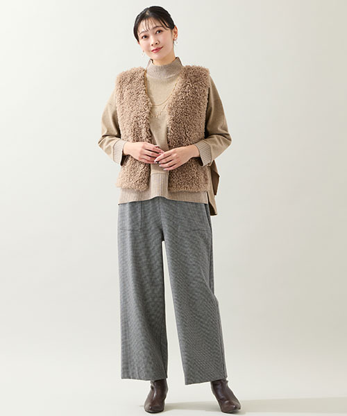 【大きいサイズ】ミルクティーカラーで楽しむファーベストの着こなし