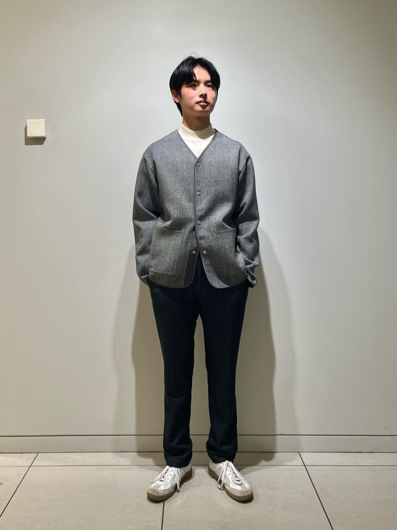 落ち着いたトーンでまとめシンプルながらも上品さを出したカジュアルコーデです。ノーカラージャケットはリバーシブル仕様です。カーディガン感覚で使えるため、ゆるすぎないシルエット、きれいめにもカジュアルにも馴染む万能アイテムです。【モデル身長：173cm】