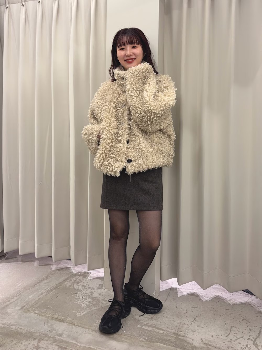 わたしもリアルバイしたプードルコート♩
アイボリーはボタンの色が目立って可愛いらしいイメージです！

丈感もほどよくしっかりあるので、着膨れ感も控えめです〇